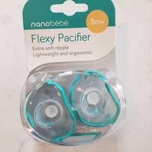 🍁3/$9 sale🍁 Flexy Pacifier 3M+